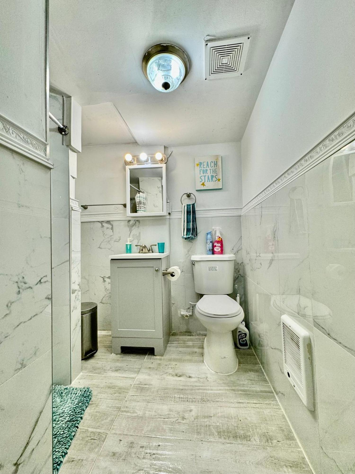 סיאטל Private Tiny Room On The 1St Floor With Shared Bathroom Near Airport And Downtown Seattte מראה חיצוני תמונה
