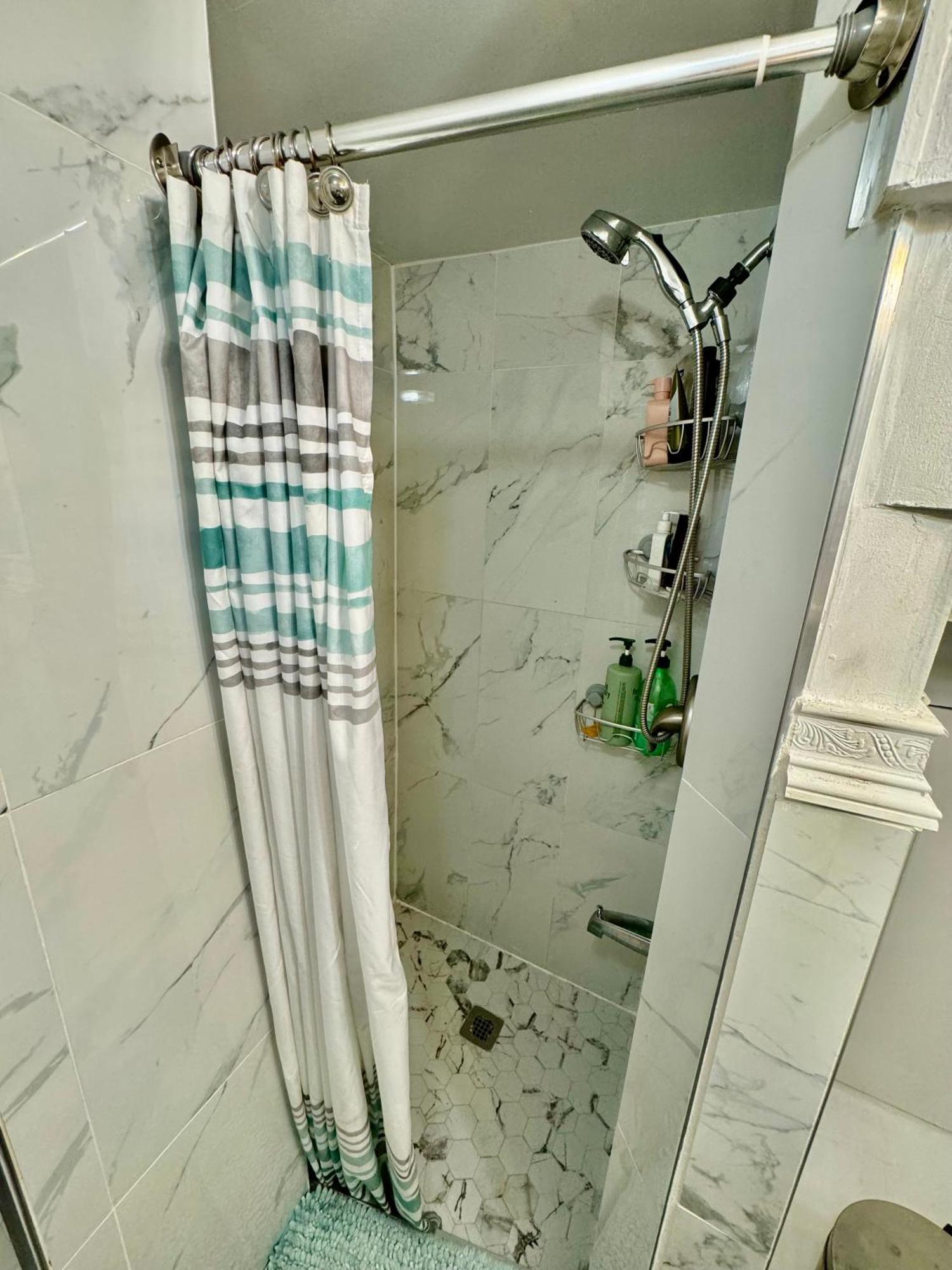 סיאטל Private Tiny Room On The 1St Floor With Shared Bathroom Near Airport And Downtown Seattte מראה חיצוני תמונה